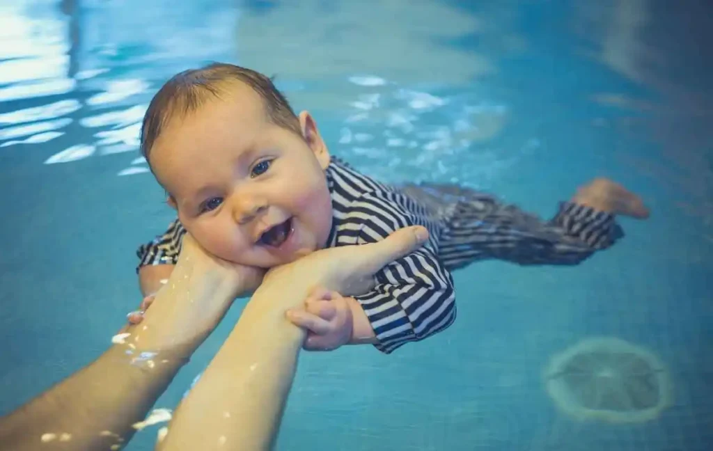 Benefits of Introducing Babies to Swimming Early
